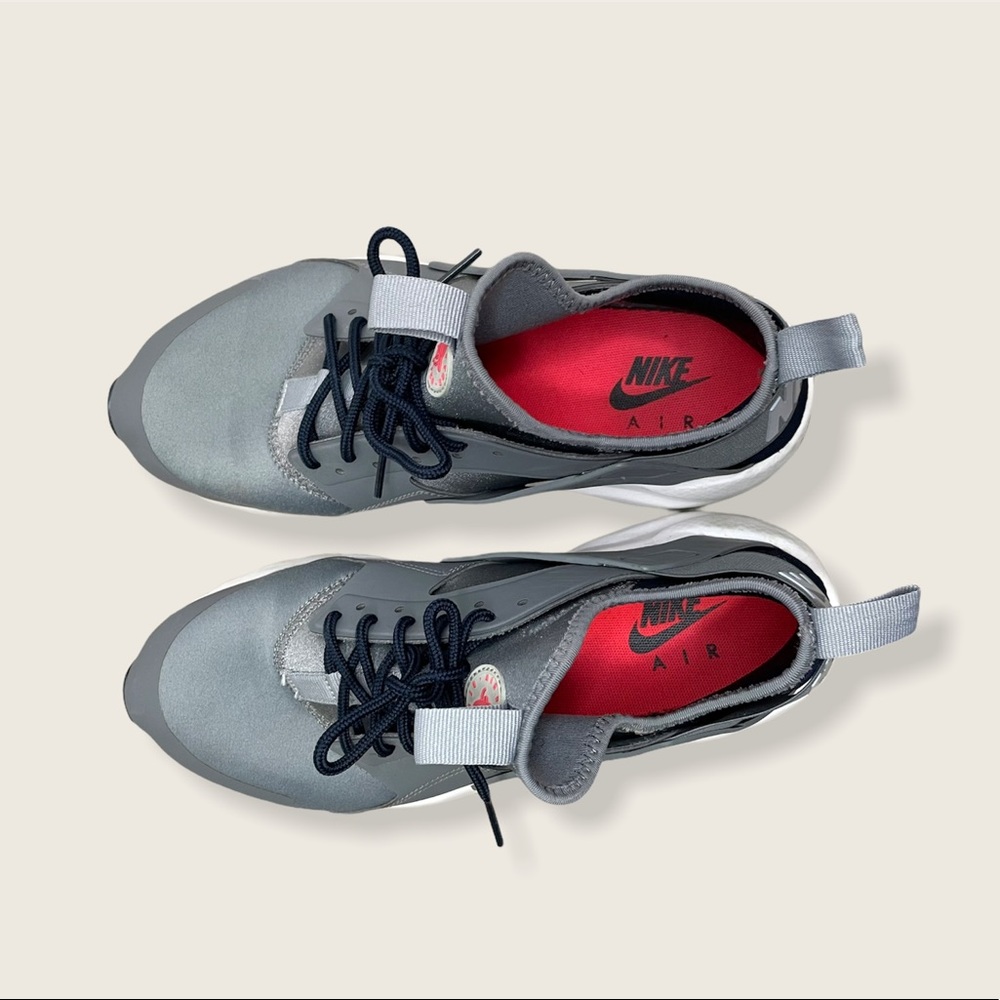 Nike Air Hurache Shoes - image 5